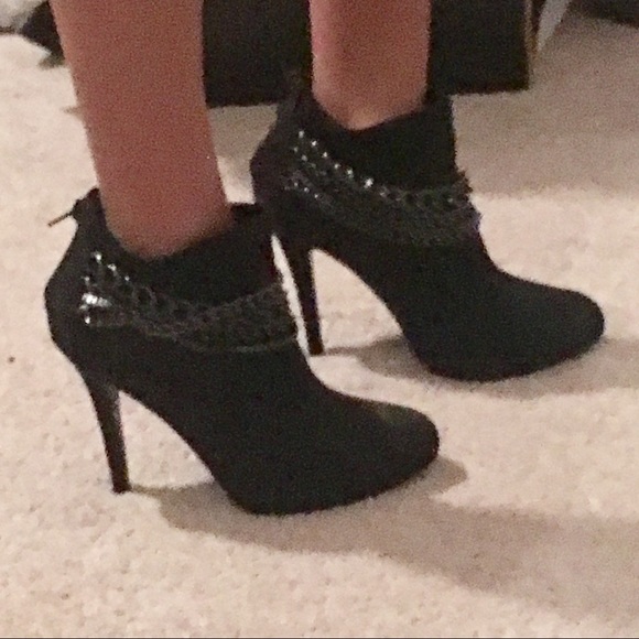 Black ankle booties with mixed media chains - Picture 3 of 3